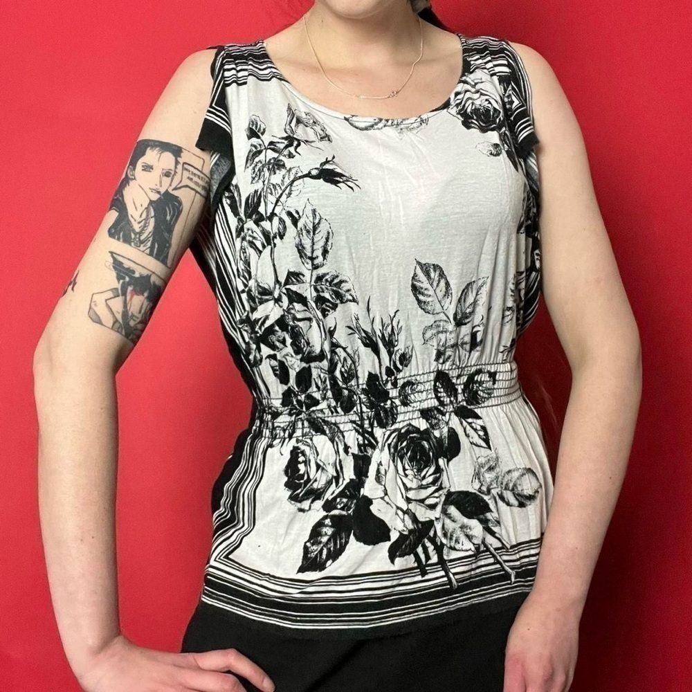 Floral thick strap tank top 🖤🤍
